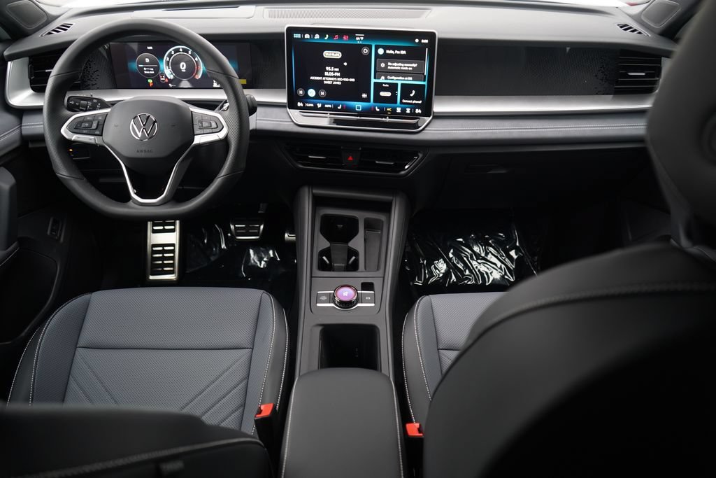 New 2026 Volkswagen Tiguan SE R-Line FWD image 8