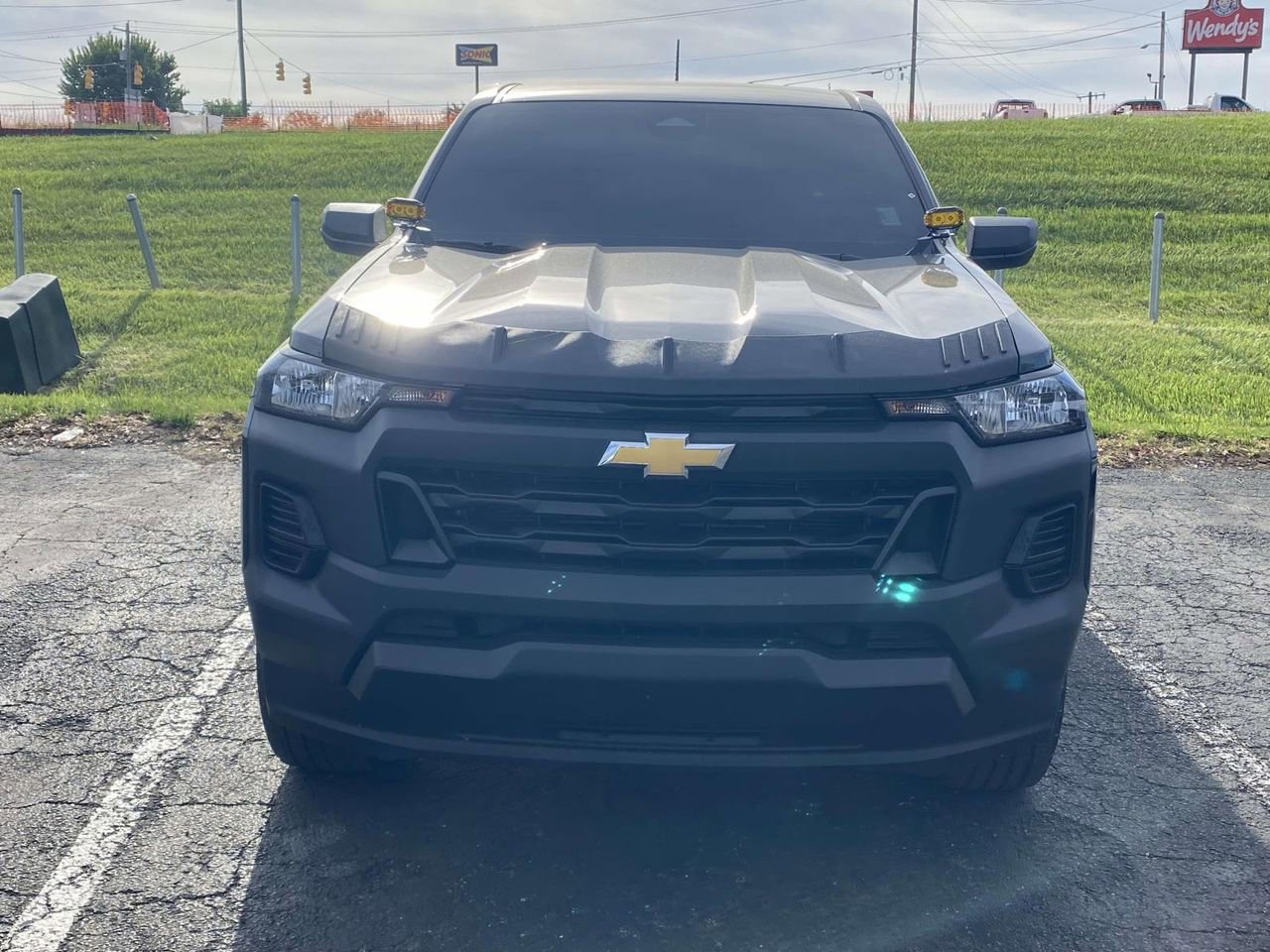 Used 2025 Chevrolet Colorado W/T w/ Advanced Trailering Package image 2