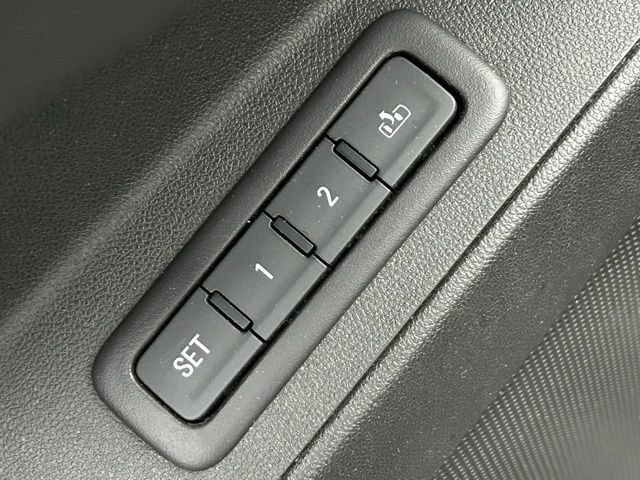 Used 2018 Chevrolet Equinox Premier image 11