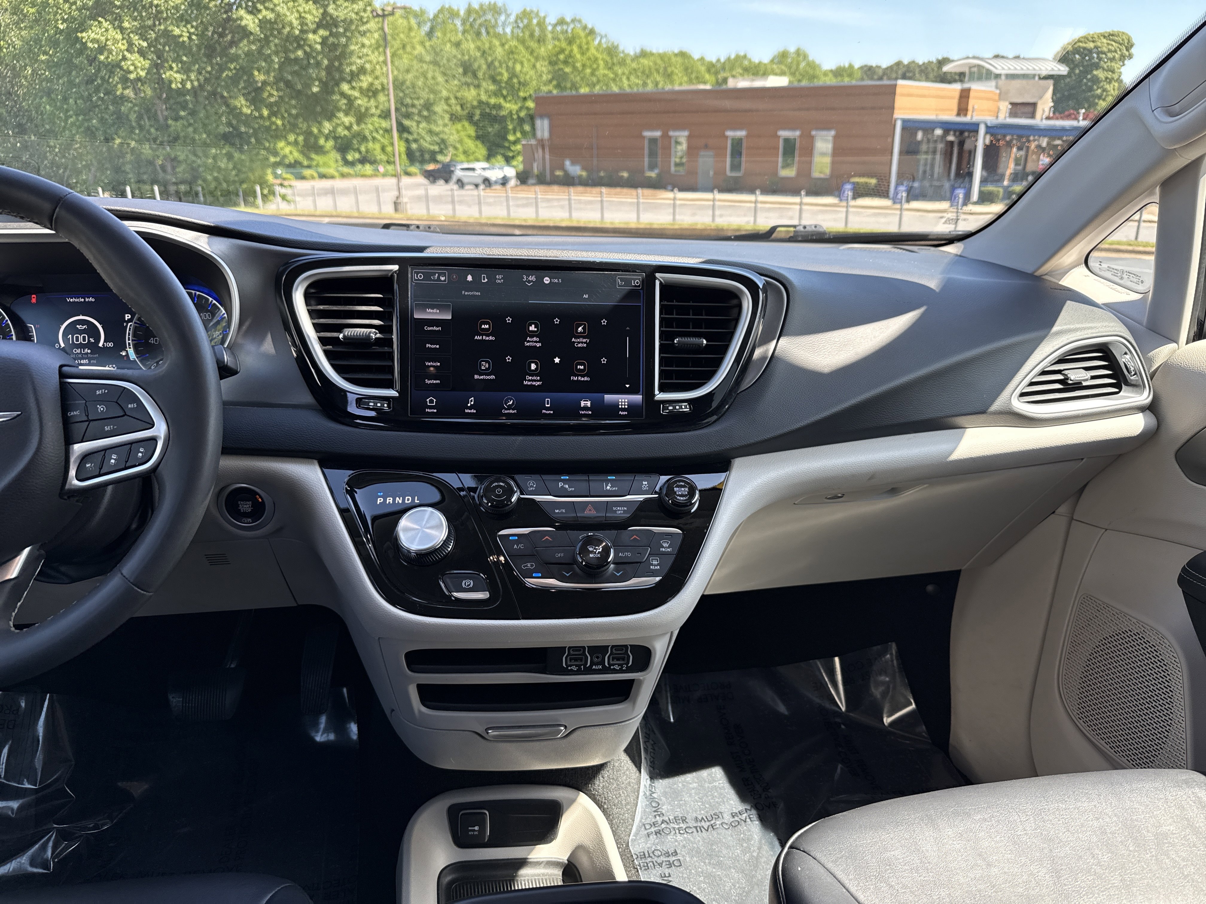 Used 2024 Chrysler Pacifica Touring-L FWD image 29