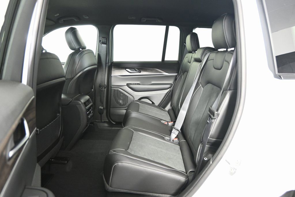 New 2026 Jeep Grand Cherokee Laredo image 17