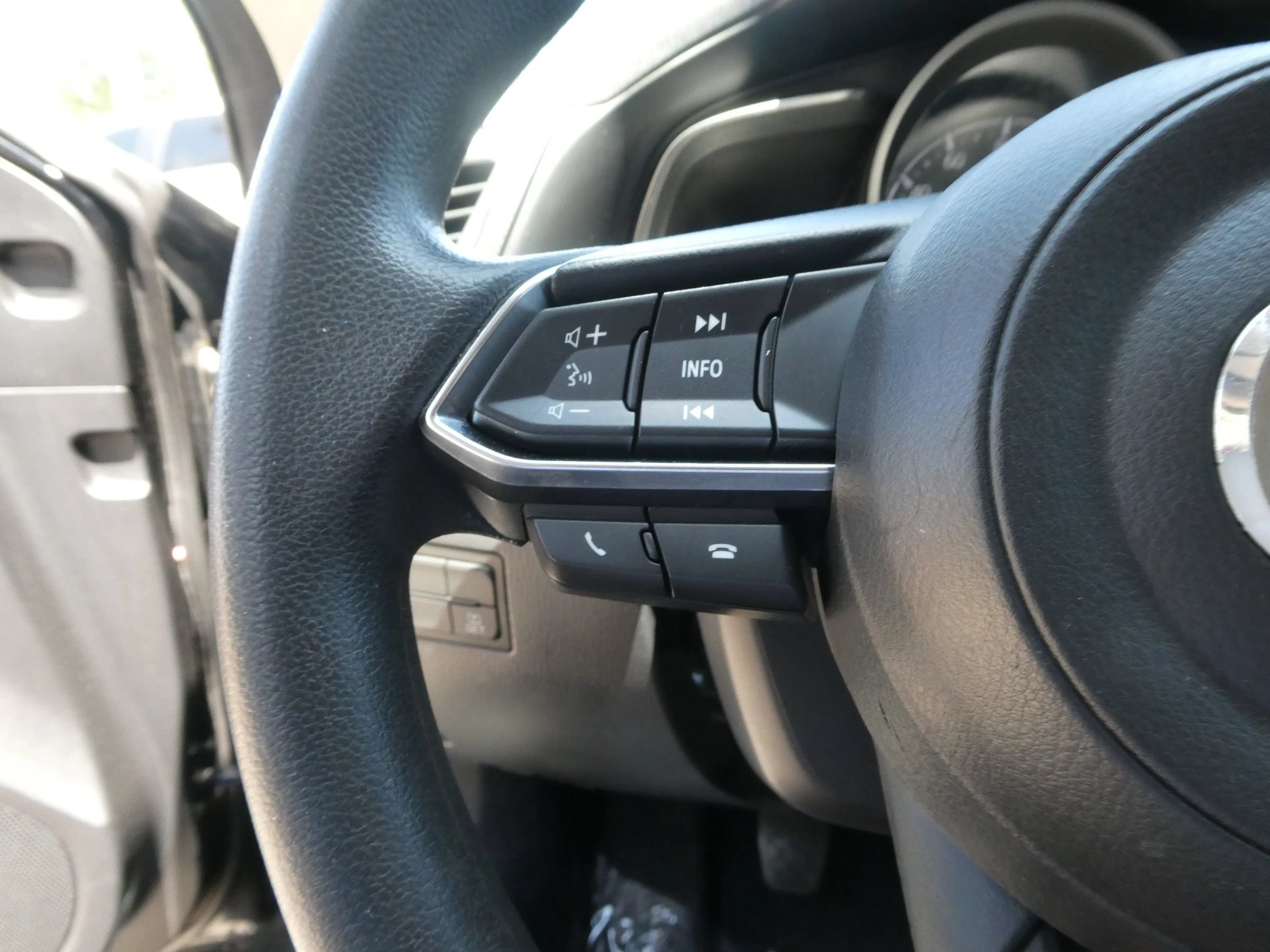 Used 2017 MAZDA MAZDA3 Sport FWD image 16