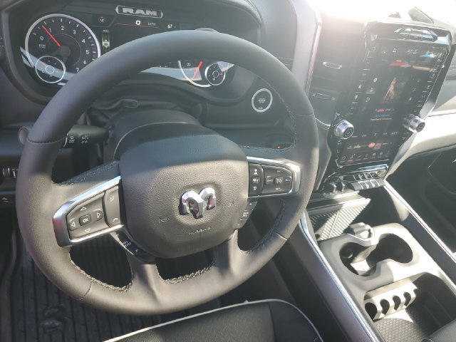 New 2026 RAM 1500 Laramie w/ Sport Appearance Package AWD/4WD image 18