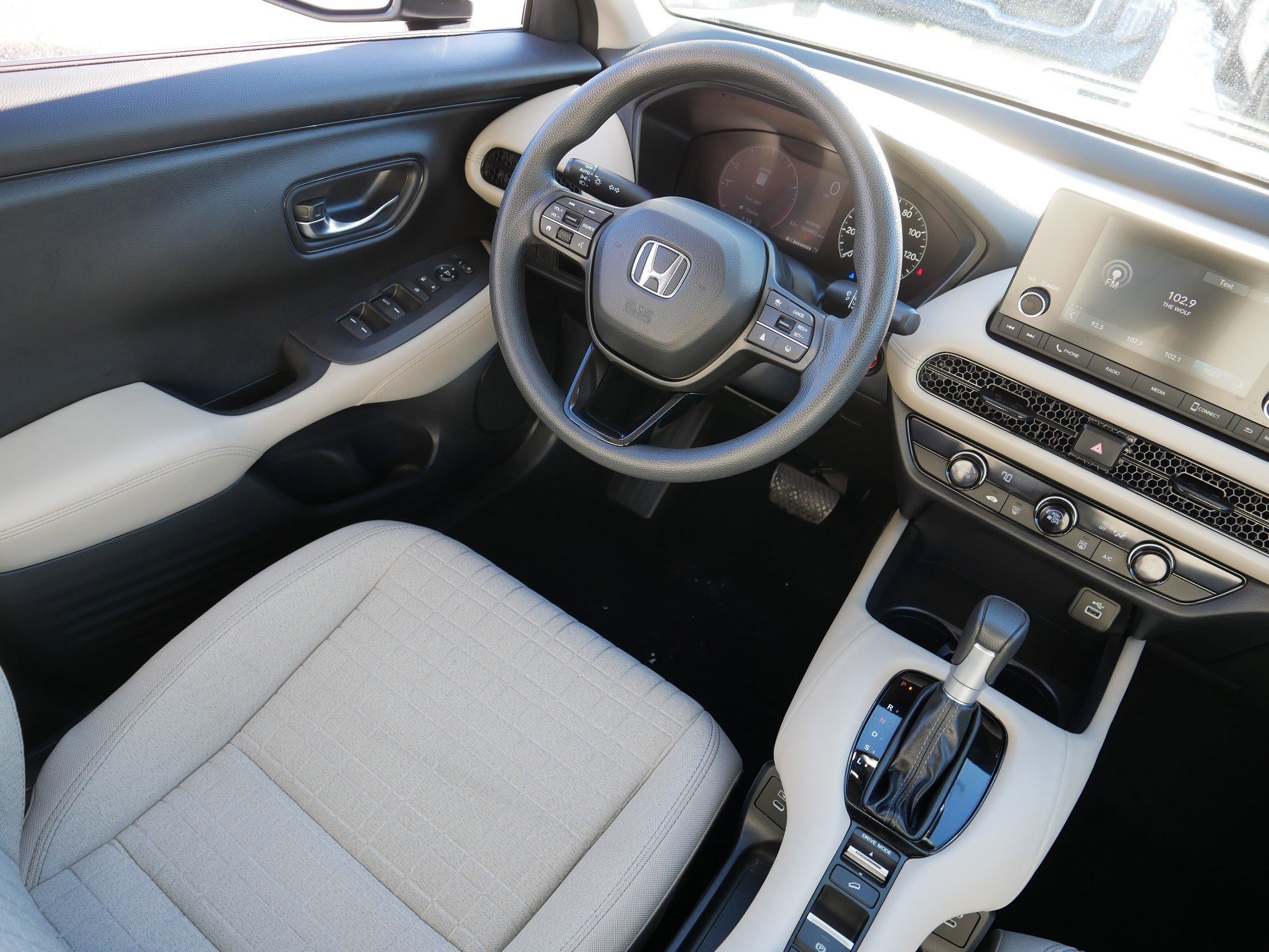 Used 2024 Honda HR-V LX image 9