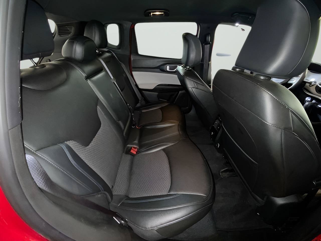 Used 2024 Jeep Compass Latitude AWD/4WD image 35