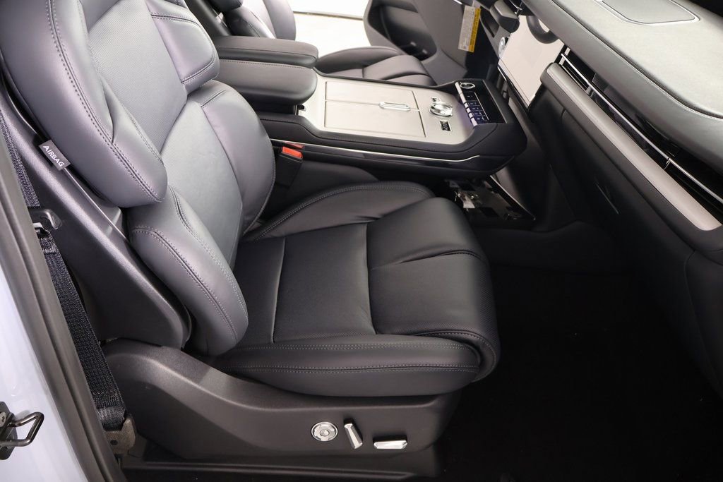 New 2025 Lincoln Navigator Reserve AWD/4WD image 14