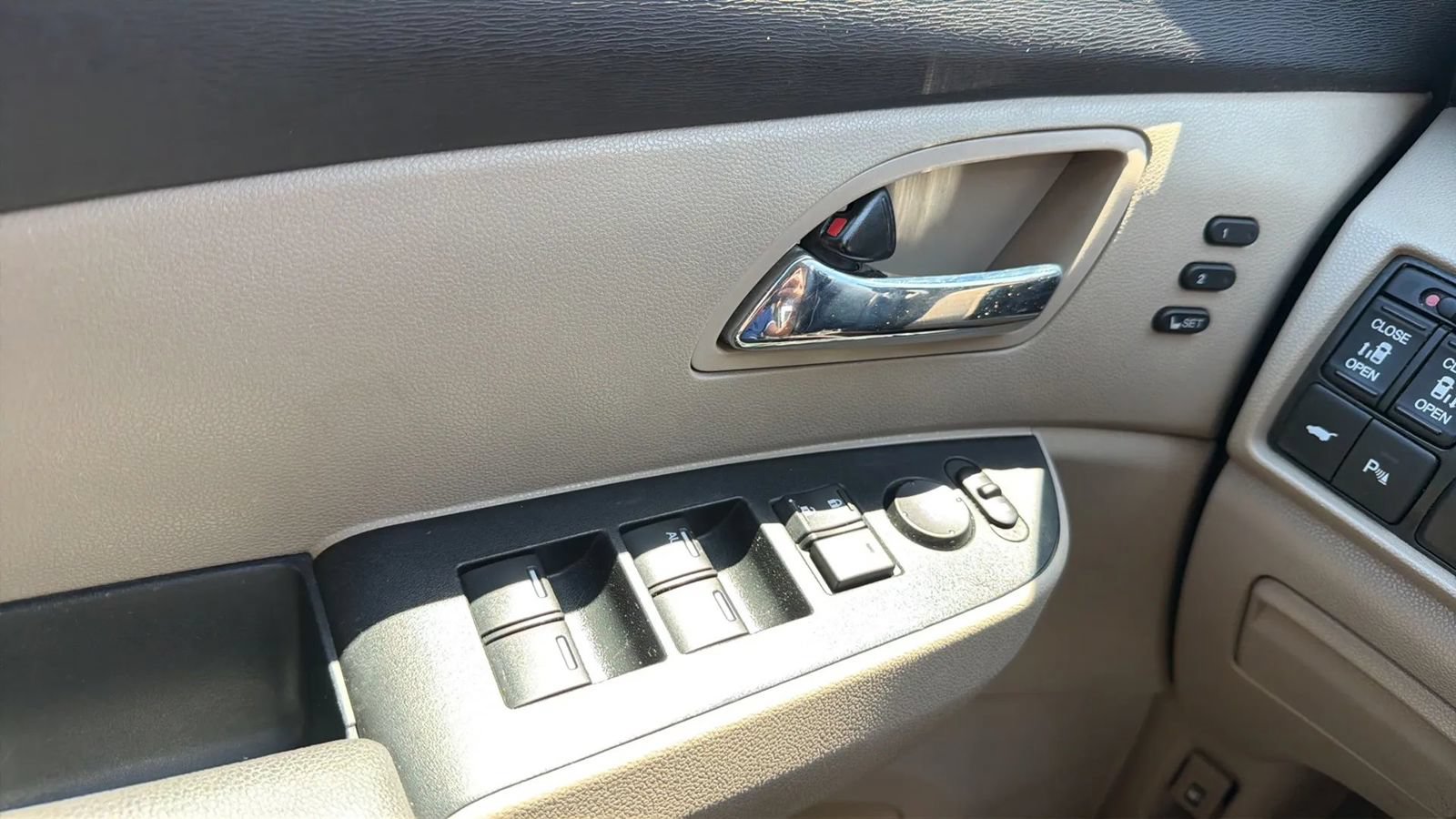 Used 2015 Honda Odyssey Touring Elite image 28