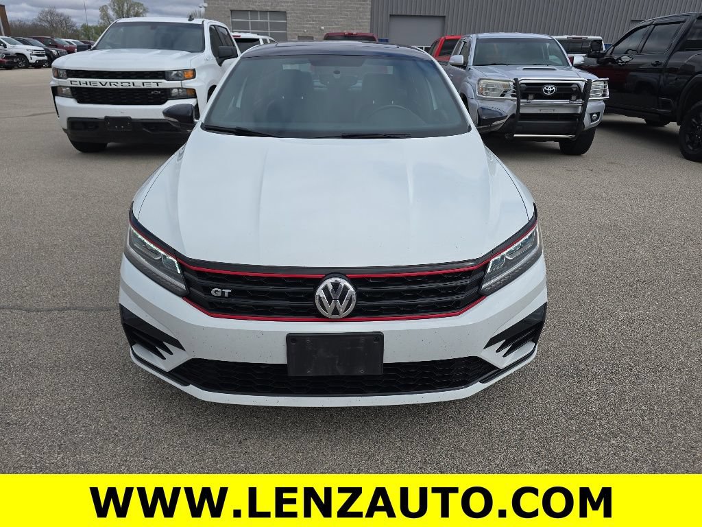 Used 2018 Volkswagen Passat 3.6 FWD image 2