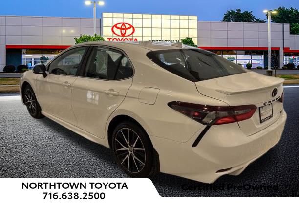 Used 2024 Toyota Camry SE image 3