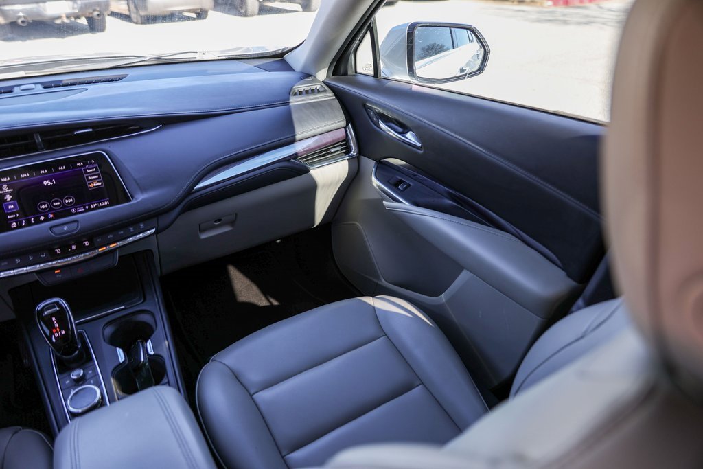Used 2022 Cadillac XT4 Luxury image 27