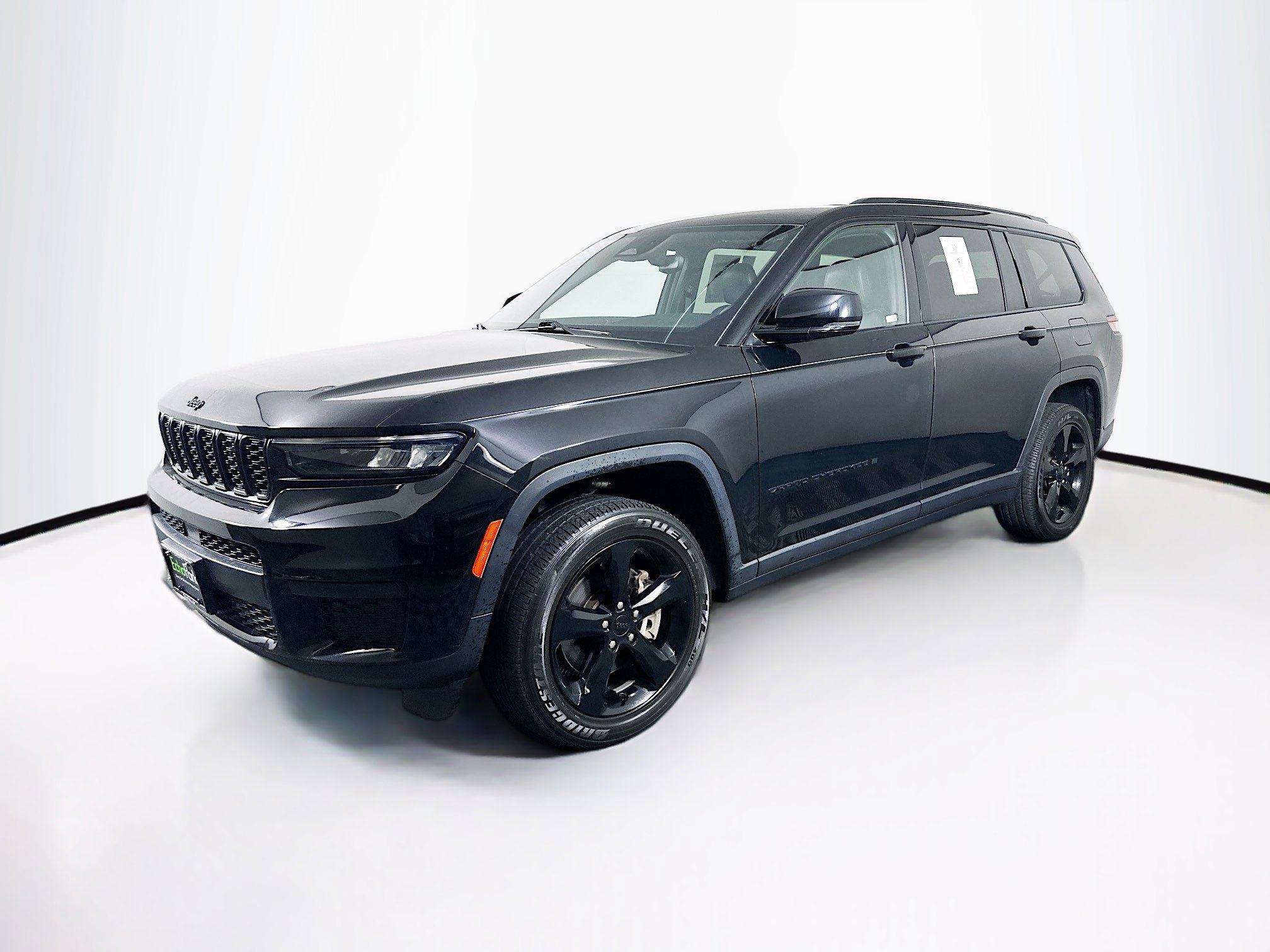 Used 2023 Jeep Grand Cherokee L Laredo image 3