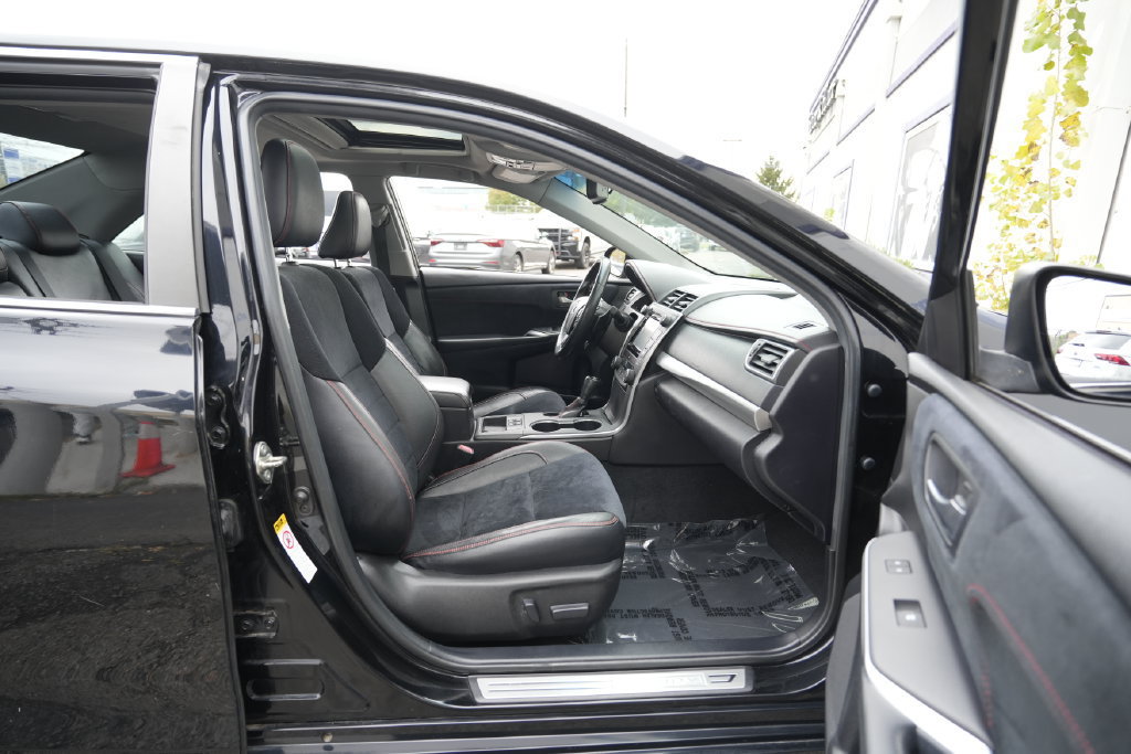 Used 2015 Toyota Camry XSE FWD image 32