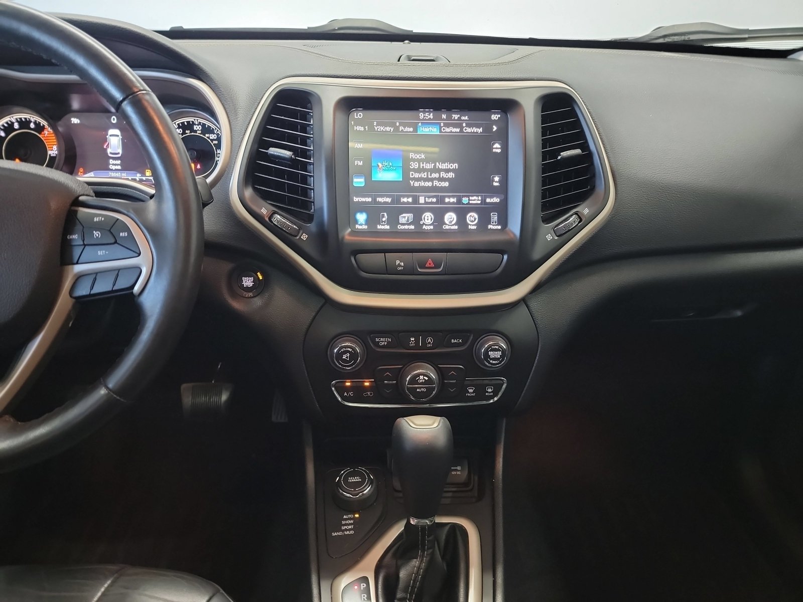 Used 2018 Jeep Cherokee Limited AWD/4WD image 30