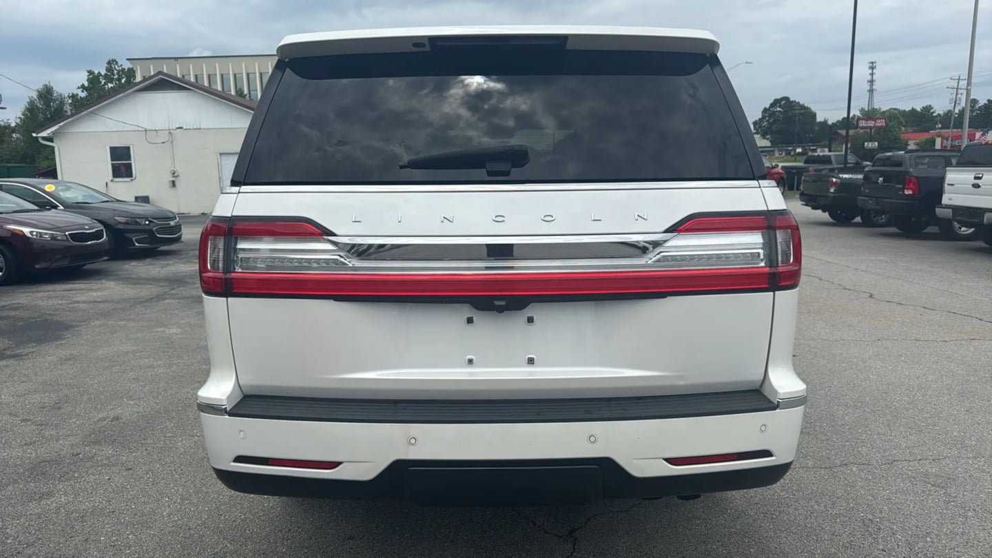 Used 2019 Lincoln Navigator Reserve AWD/4WD image 4