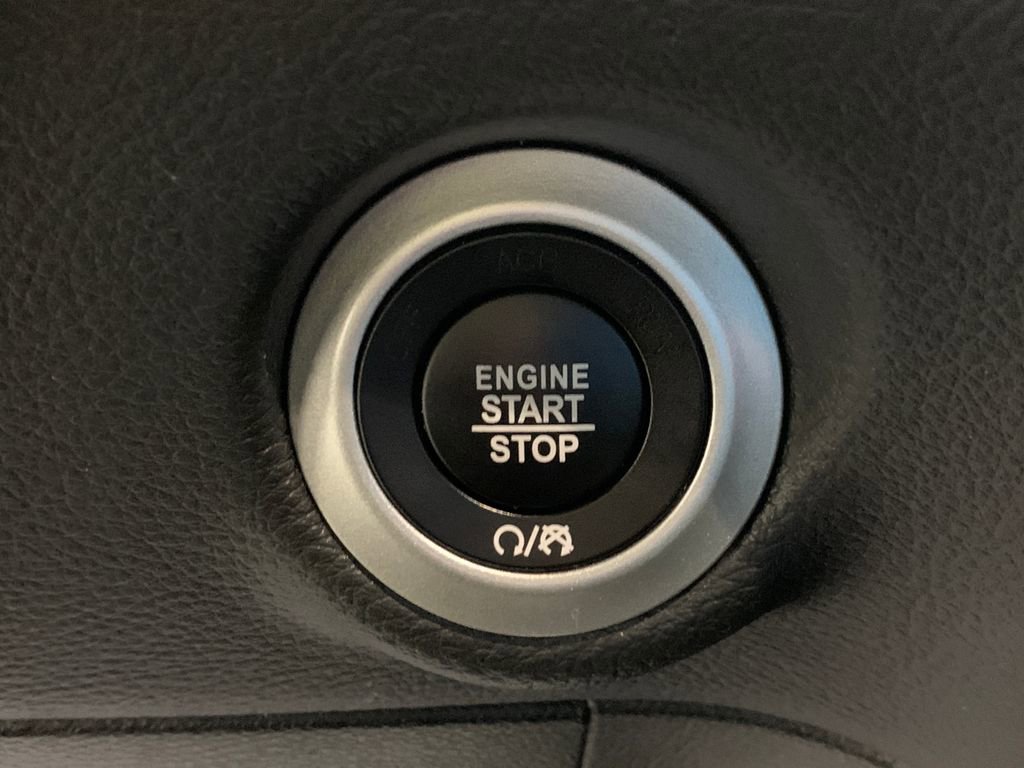 Used 2023 Chrysler Pacifica Touring-L FWD image 27