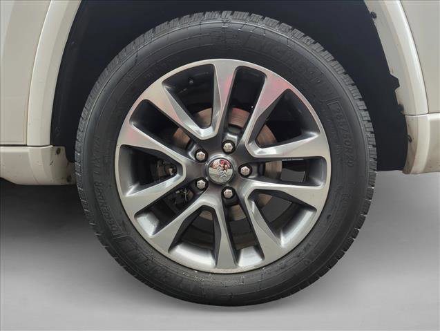 Used 2017 Jeep Grand Cherokee Overland w/ Jeep Active Safety Group AWD/4WD image 9