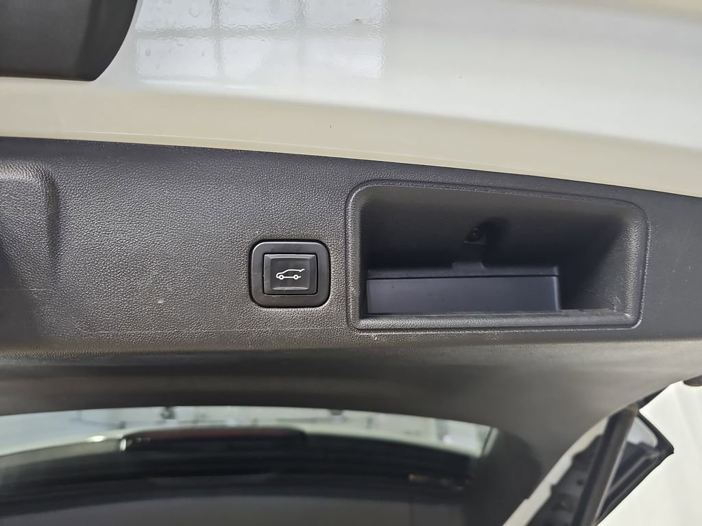 Used 2020 GMC Terrain SLE w/ Driver Convenience Package image 17