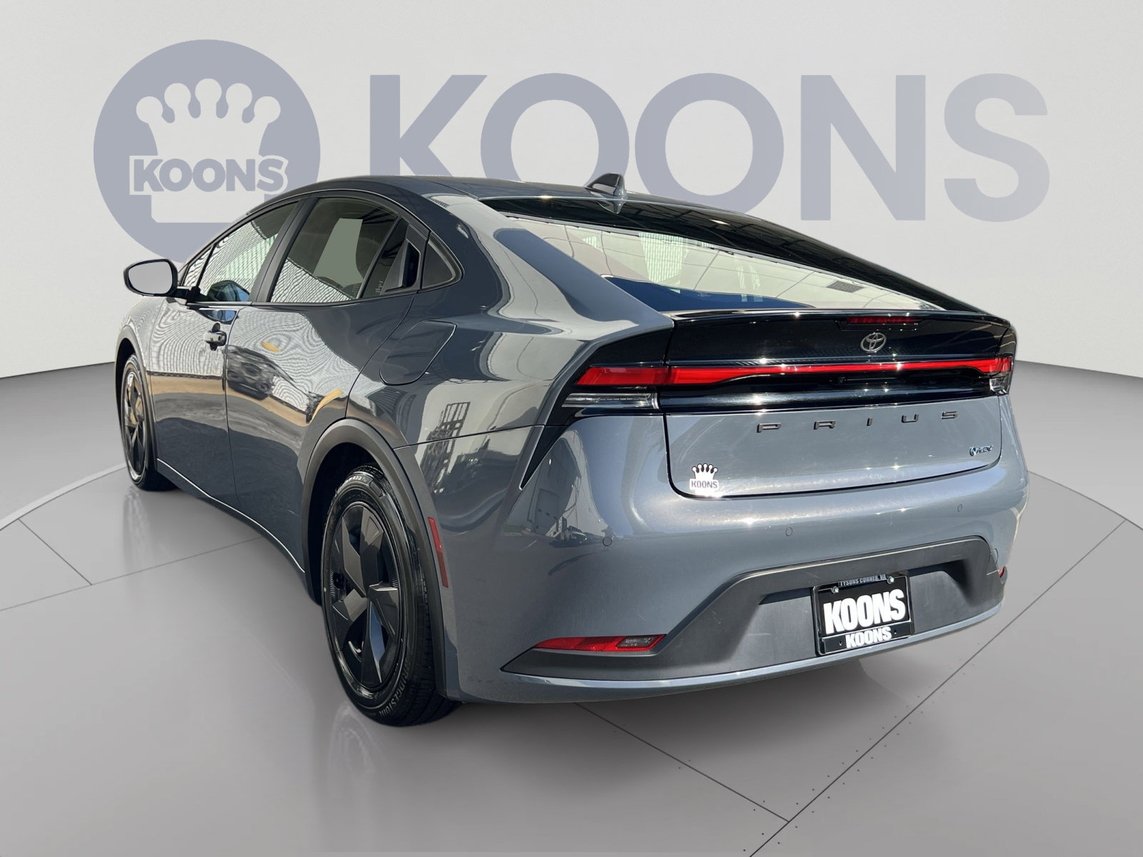 Used 2025 Toyota Prius LE FWD image 4