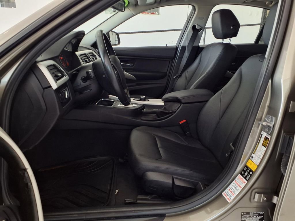 Used 2016 BMW 320i xDrive Sedan AWD/4WD image 11
