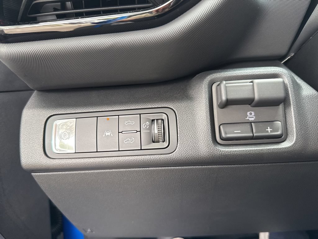 Used 2026 Chevrolet Silverado EV Trail Boss AWD/4WD image 73