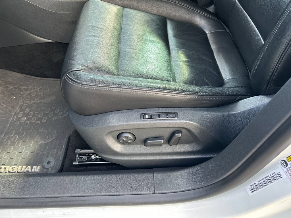 Used 2017 Volkswagen Tiguan Sport AWD/4WD image 36