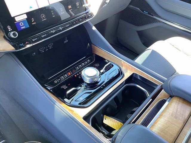 Used 2024 Jeep Grand Wagoneer Series III w/ Flexible Seating Group AWD/4WD image 18