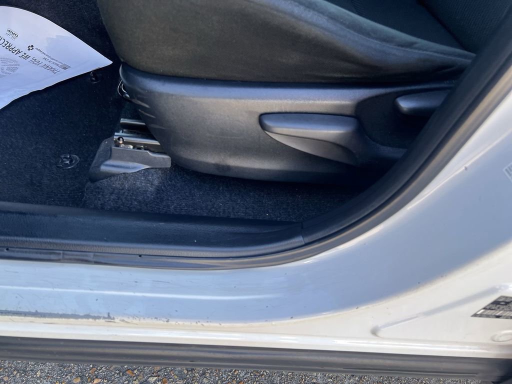 Used 2018 Toyota RAV4 LE image 13