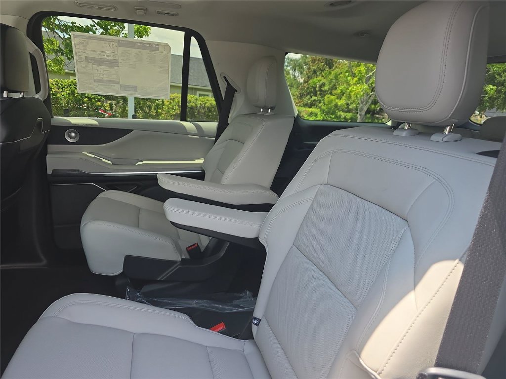 New 2026 Lincoln Navigator Reserve AWD/4WD image 12