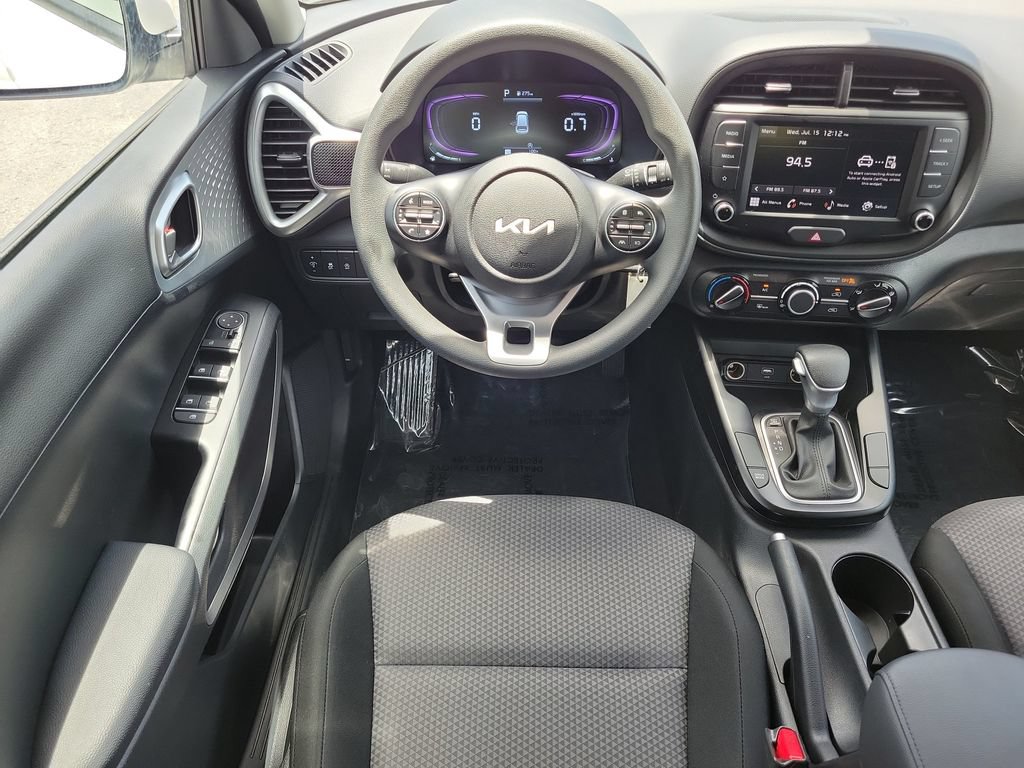 Used 2025 Kia Soul LX w/ LX Technology Package FWD image 13