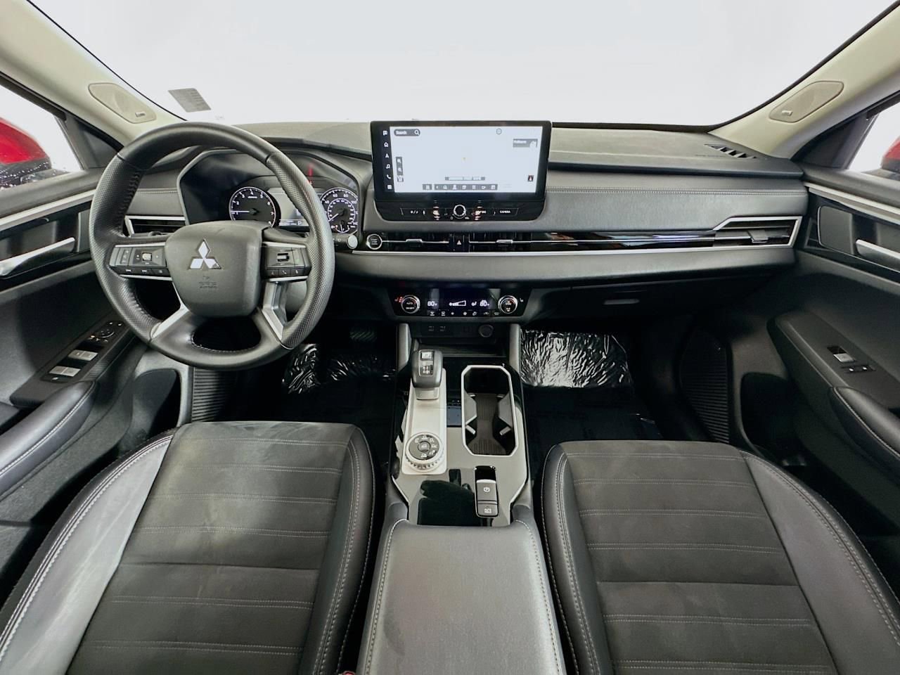 Used 2025 Mitsubishi Outlander SE image 10