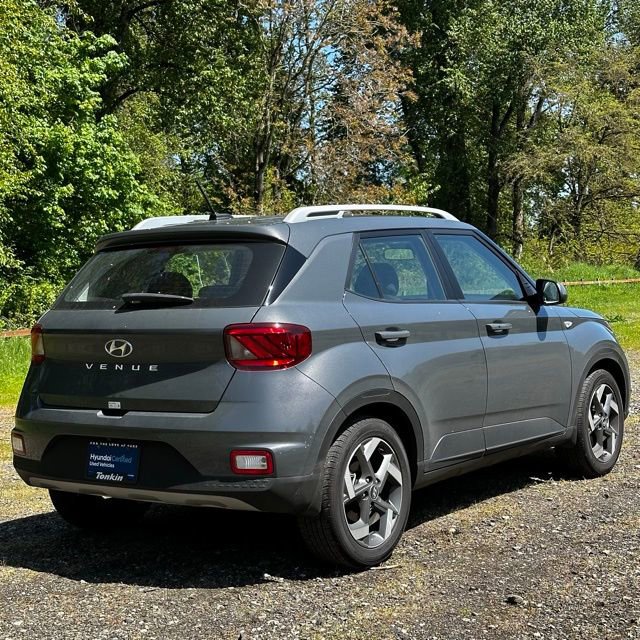 Certified 2025 Hyundai Venue SEL FWD image 9