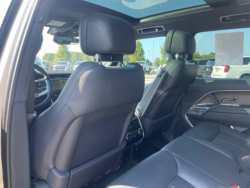 Used 2025 Land Rover Range Rover SE AWD/4WD image 24
