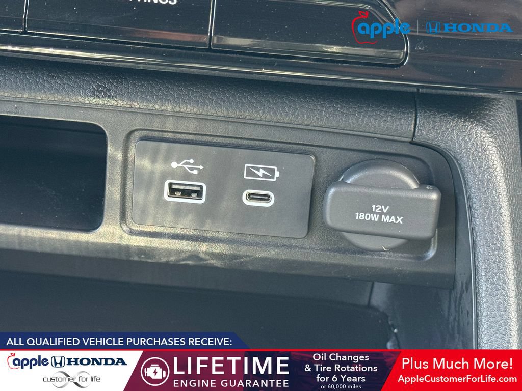 Used 2025 Honda Pilot Sport image 28