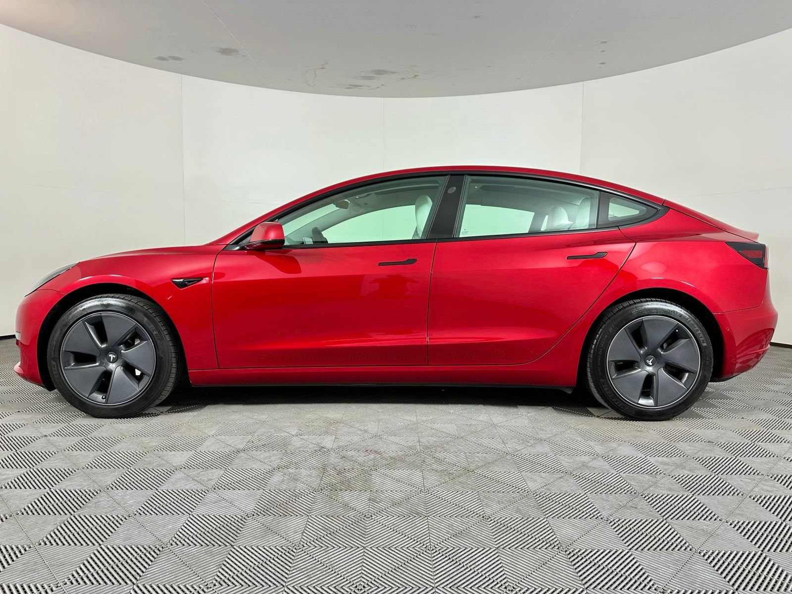 Used 2021 Tesla Model 3 Standard Range Plus RWD image 17