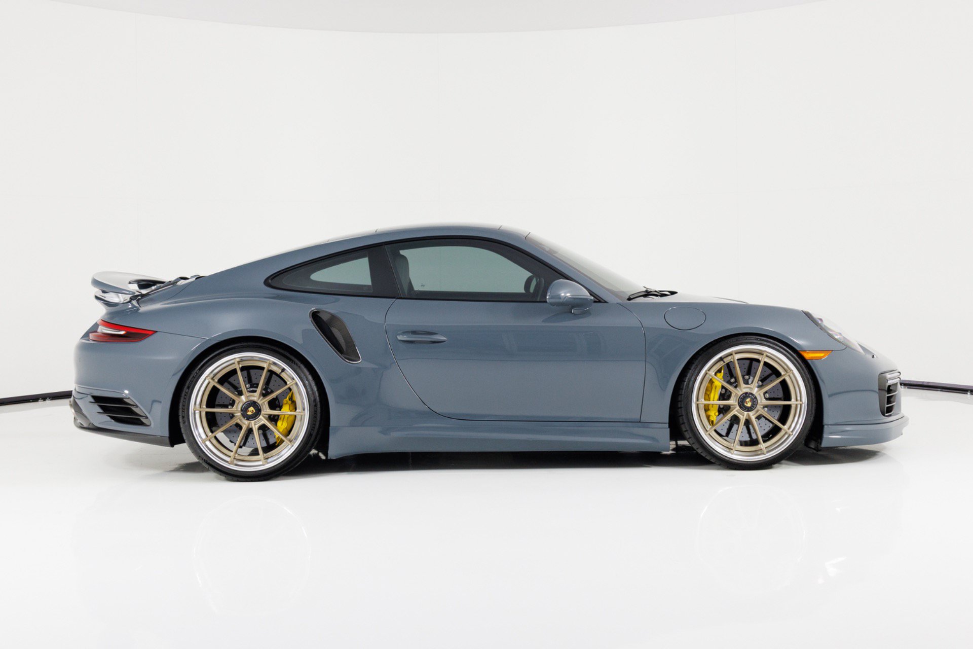 Used 2017 Porsche 911 Turbo S AWD/4WD image 2