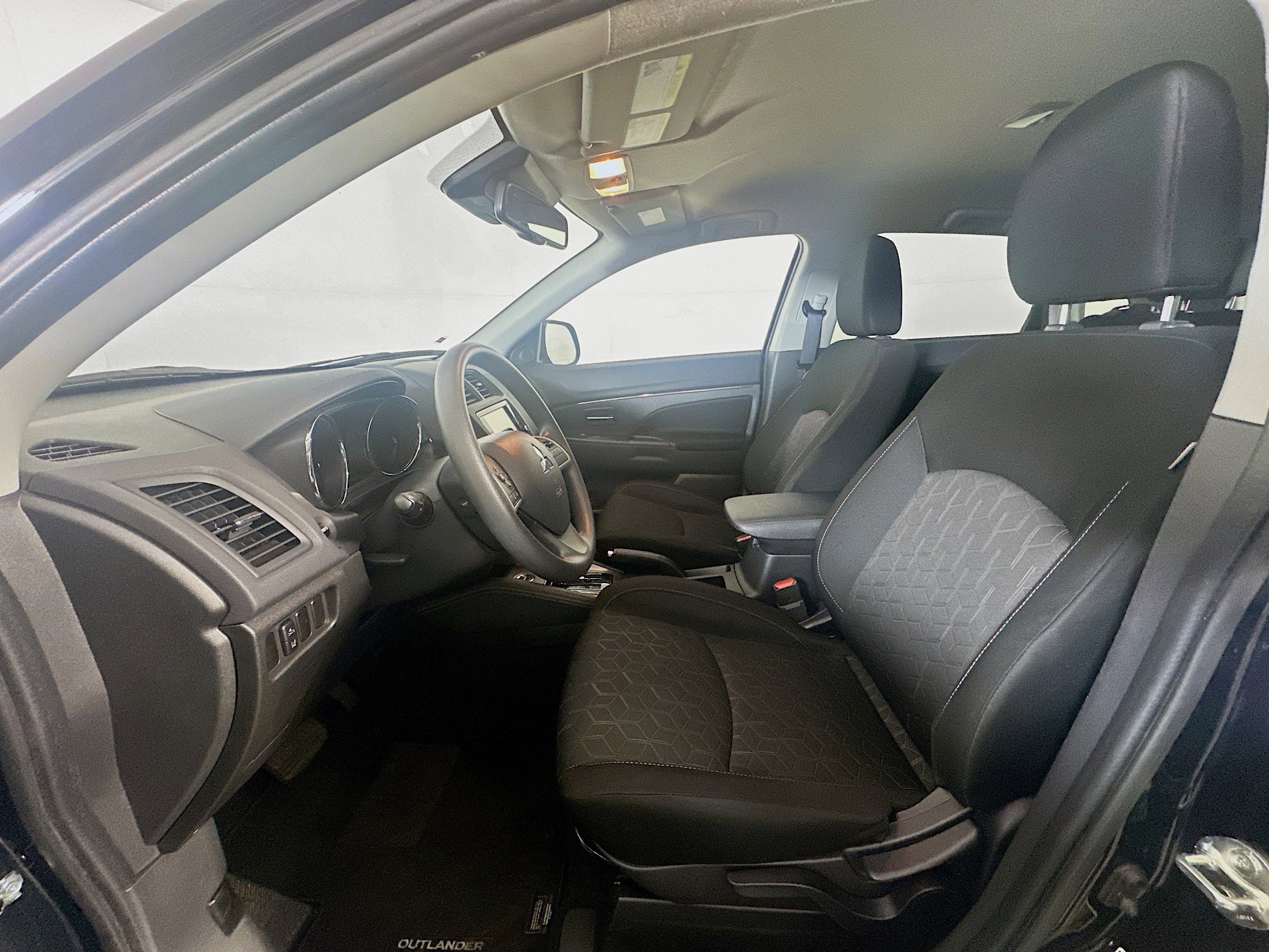 Used 2025 Mitsubishi Outlander Sport ES image 13