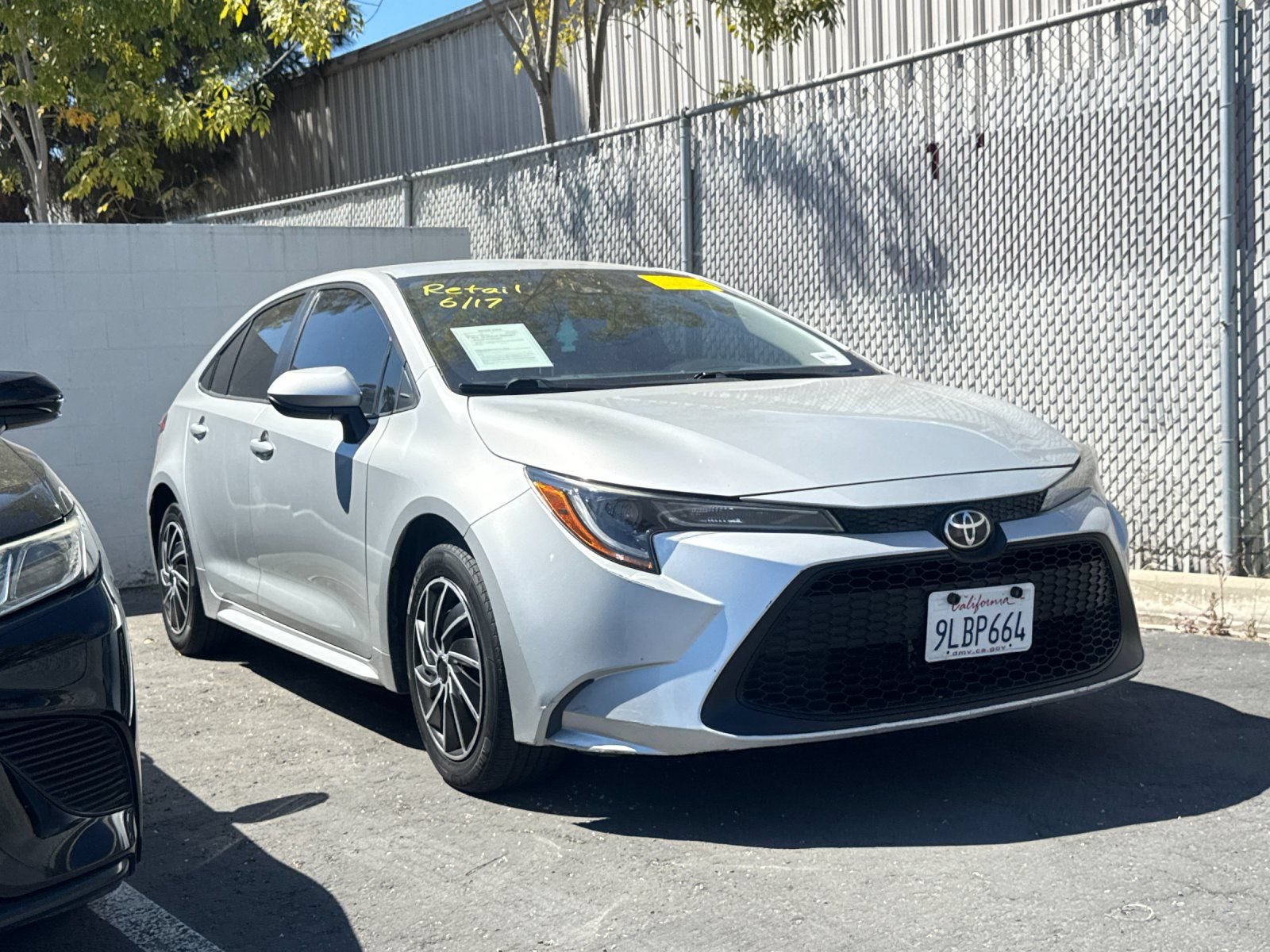 Used 2021 Toyota Corolla LE FWD image 2