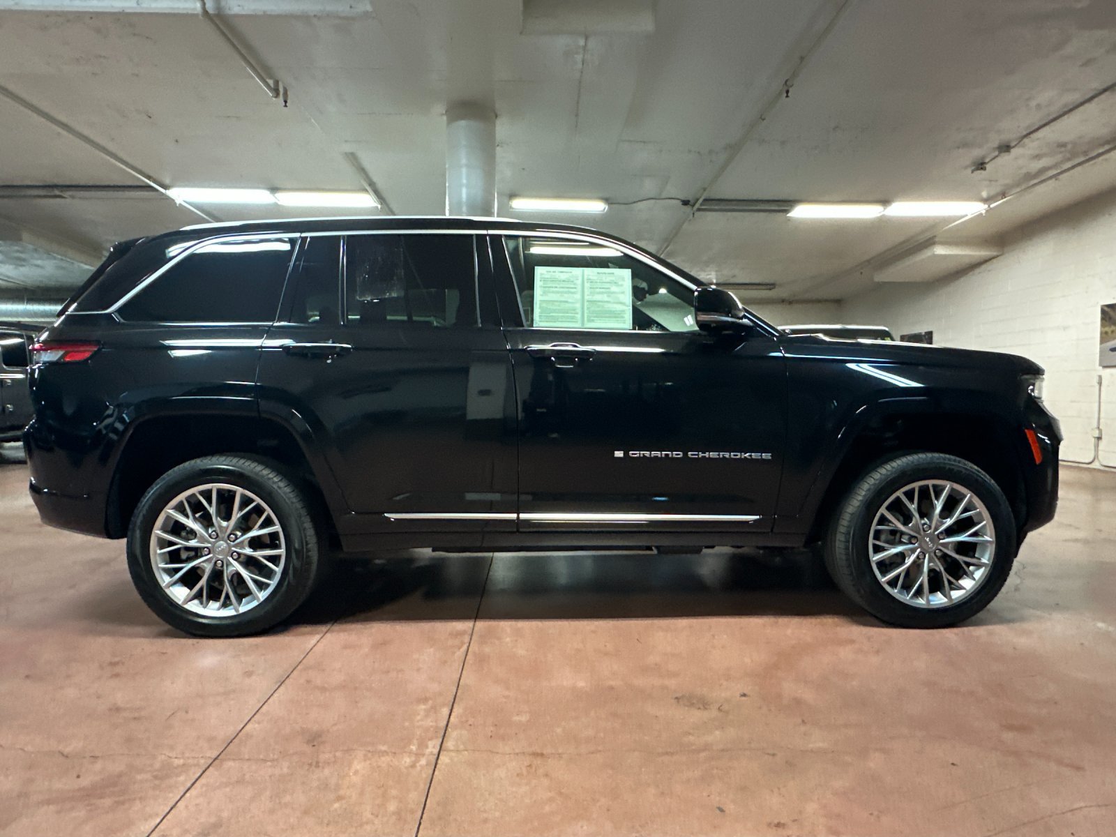 Used 2023 Jeep Grand Cherokee Summit w/ Advanced Protech Group IV AWD/4WD image 6