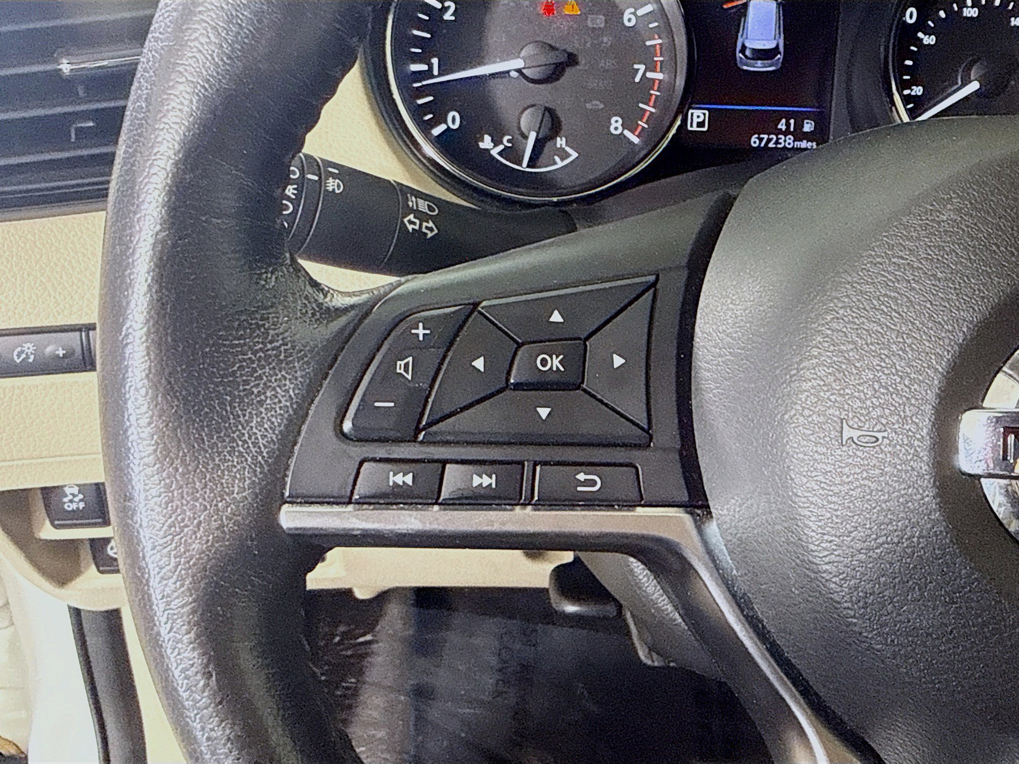 Used 2019 Nissan Rogue SV w/ Premium Package image 14