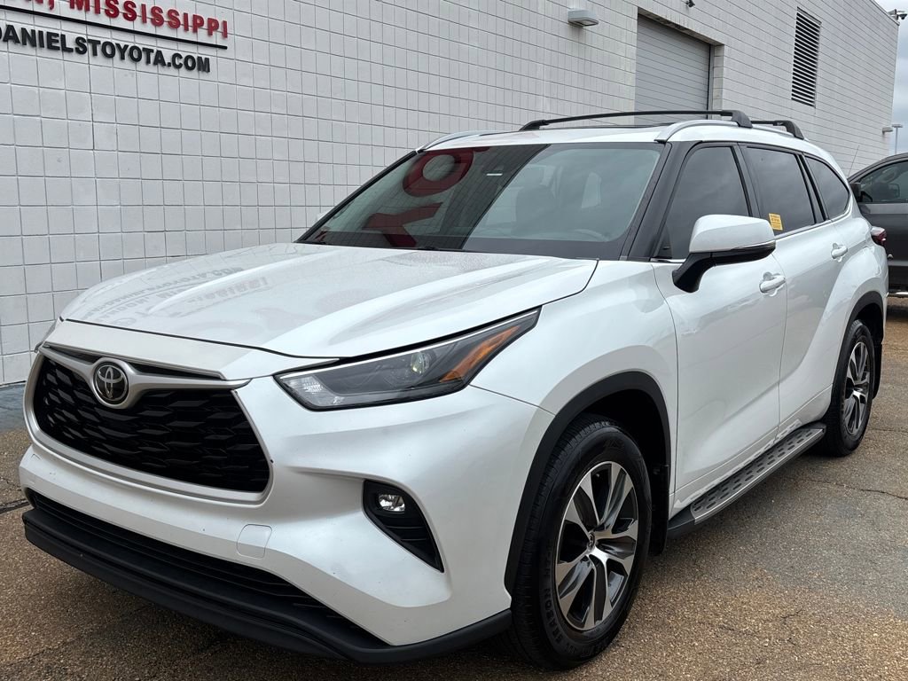 Used 2022 Toyota Highlander XLE