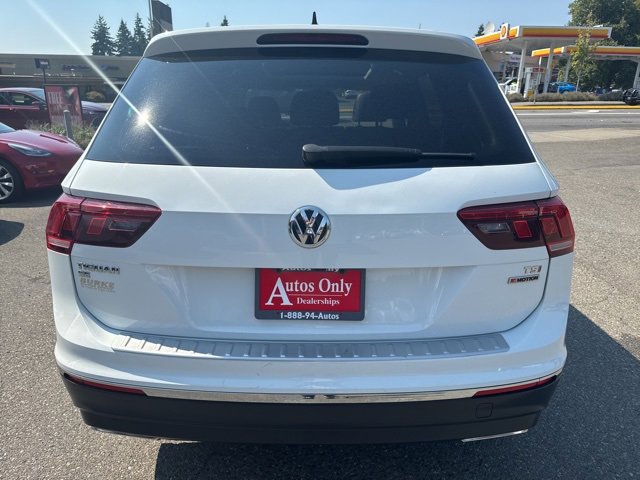 Used 2018 Volkswagen Tiguan SE w/ Panoramic Sunroof Package image 6