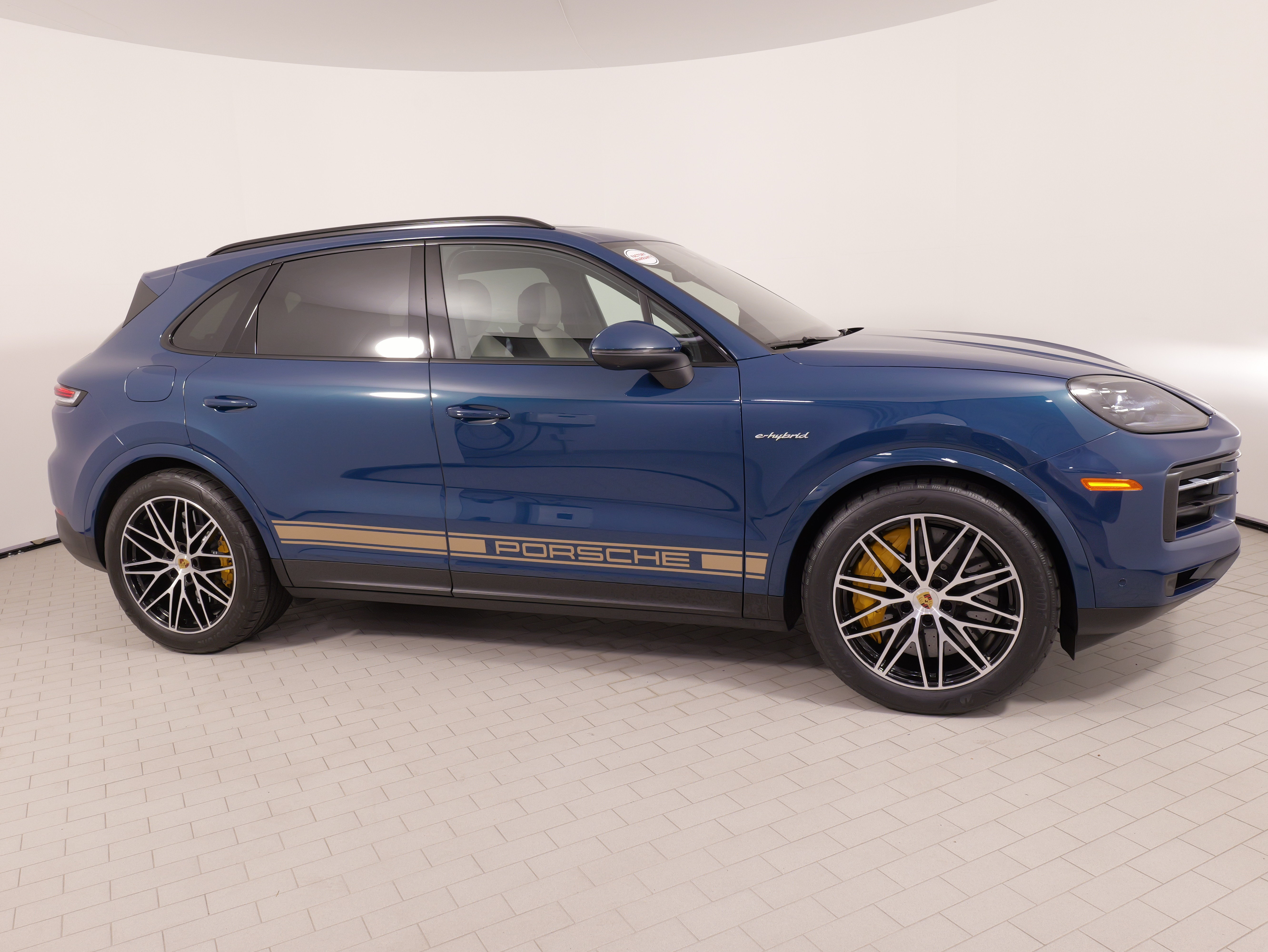 Used 2024 Porsche Cayenne S AWD/4WD image 11