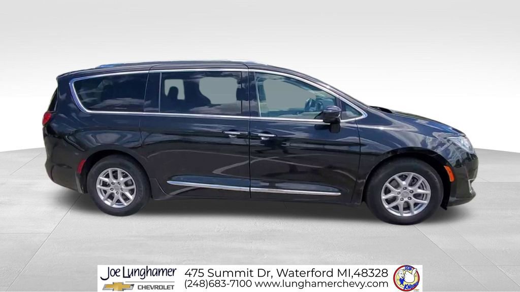 Used 2020 Chrysler Pacifica Touring-L FWD image 9