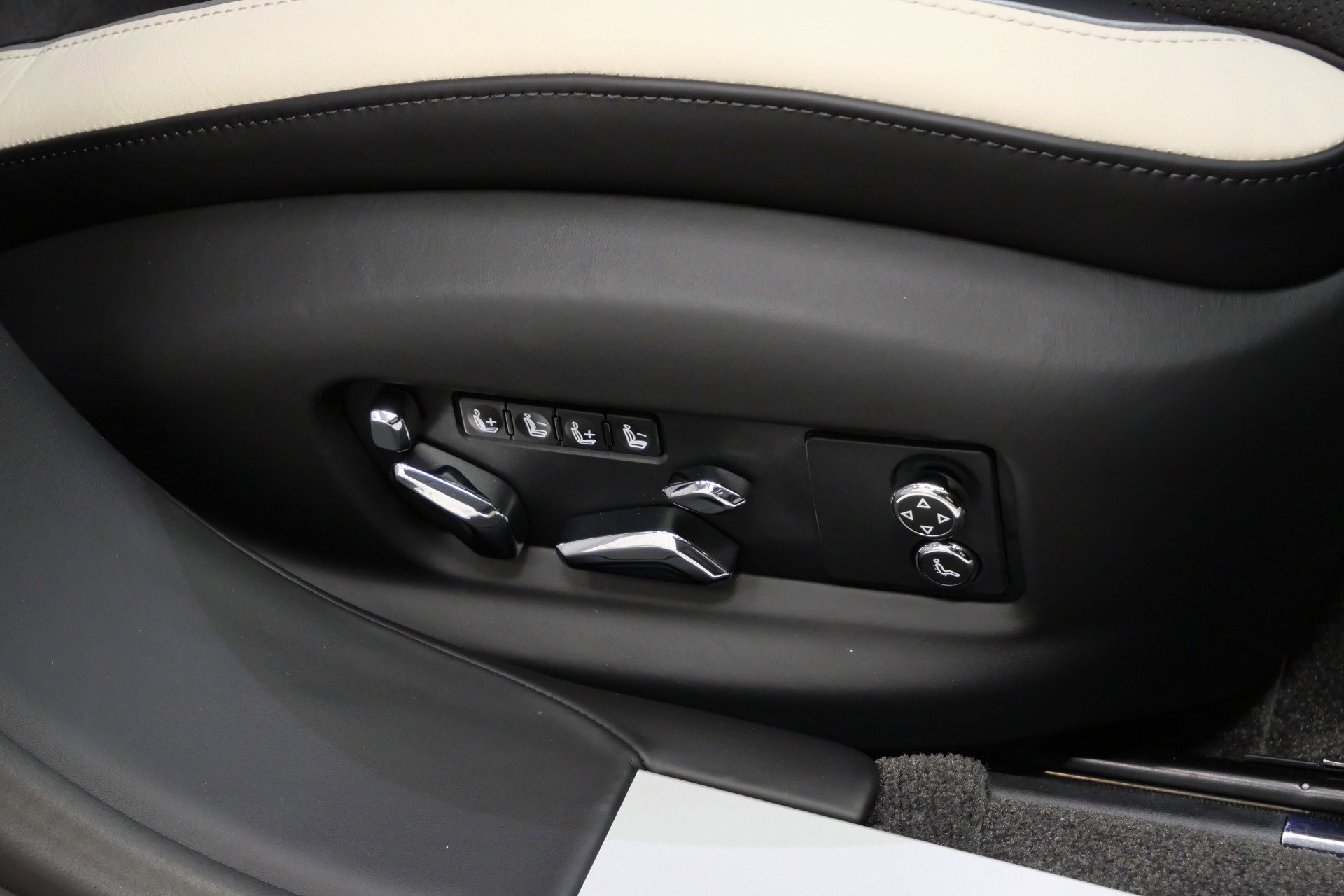 Used 2024 Bentley Flying Spur W12 image 37