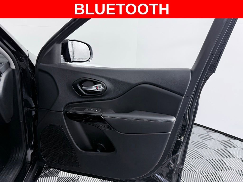 Used 2023 Jeep Cherokee Altitude Lux image 10