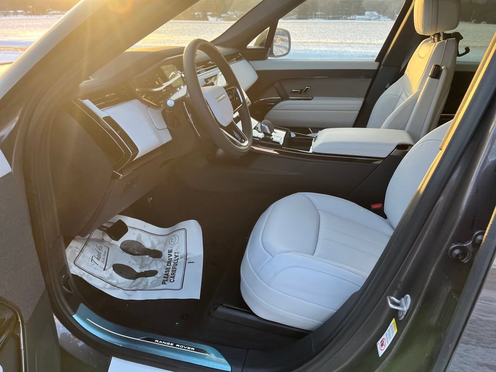 New 2026 Land Rover Range Rover Sport SE AWD/4WD image 9