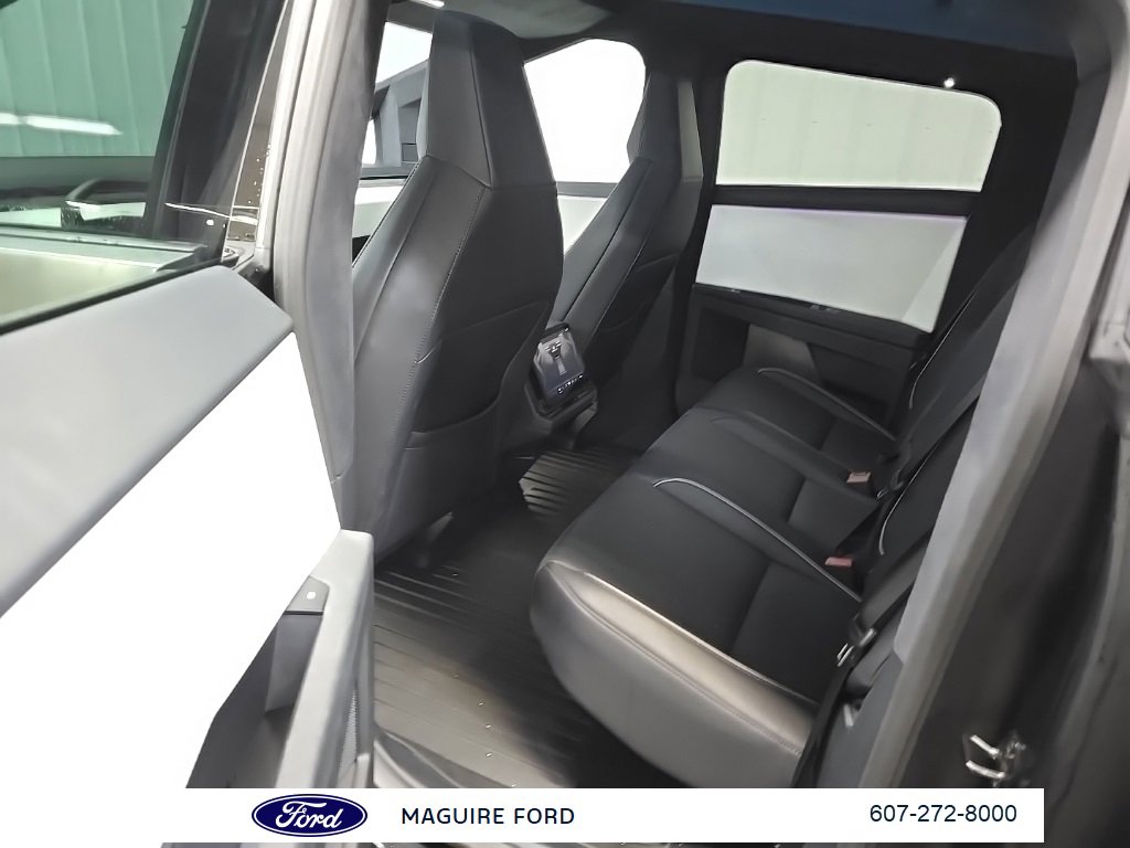 Used 2024 Tesla Cybertruck AWD Crew Cab image 32