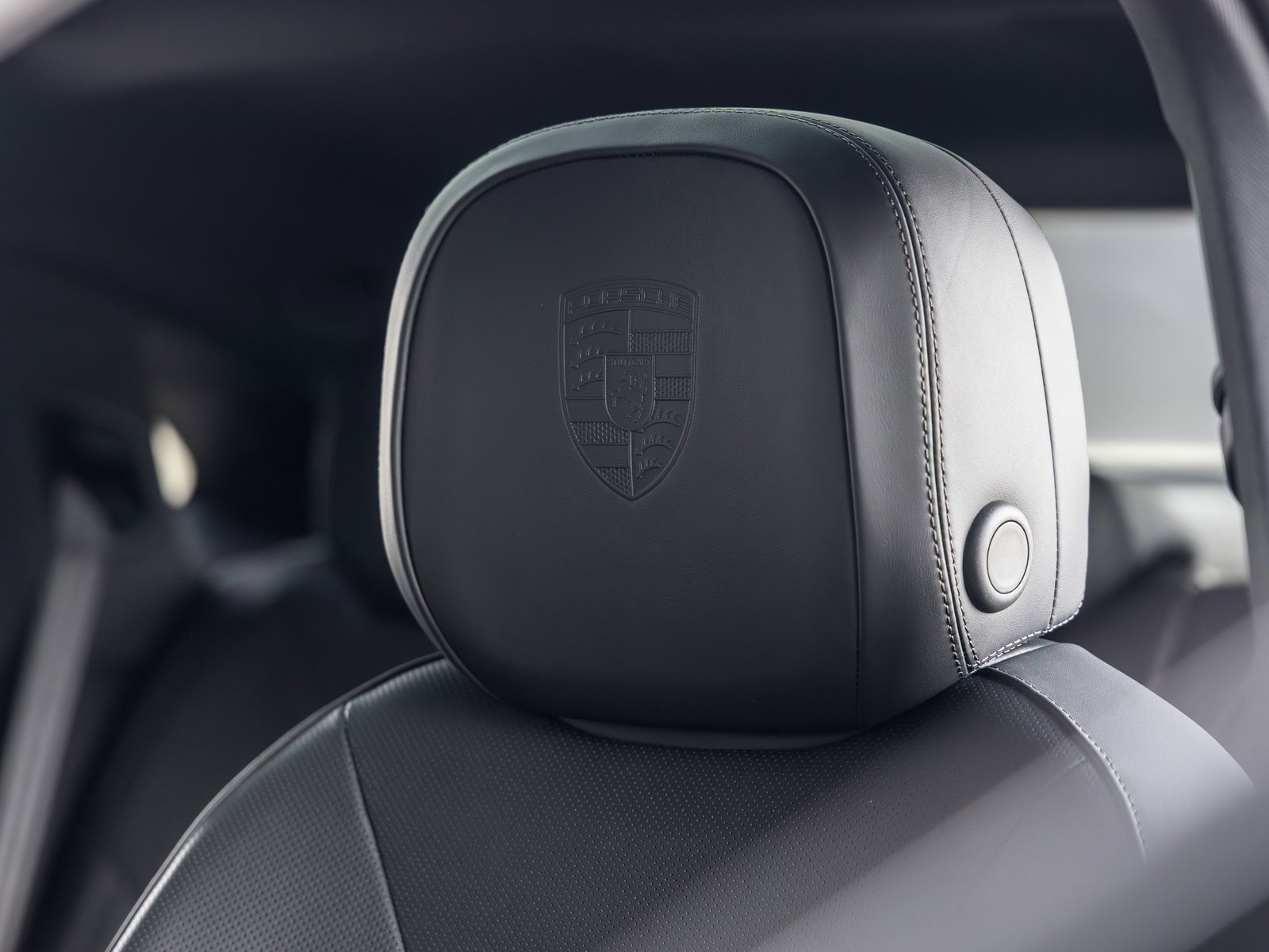 Certified 2025 Porsche Cayenne Coupe image 28