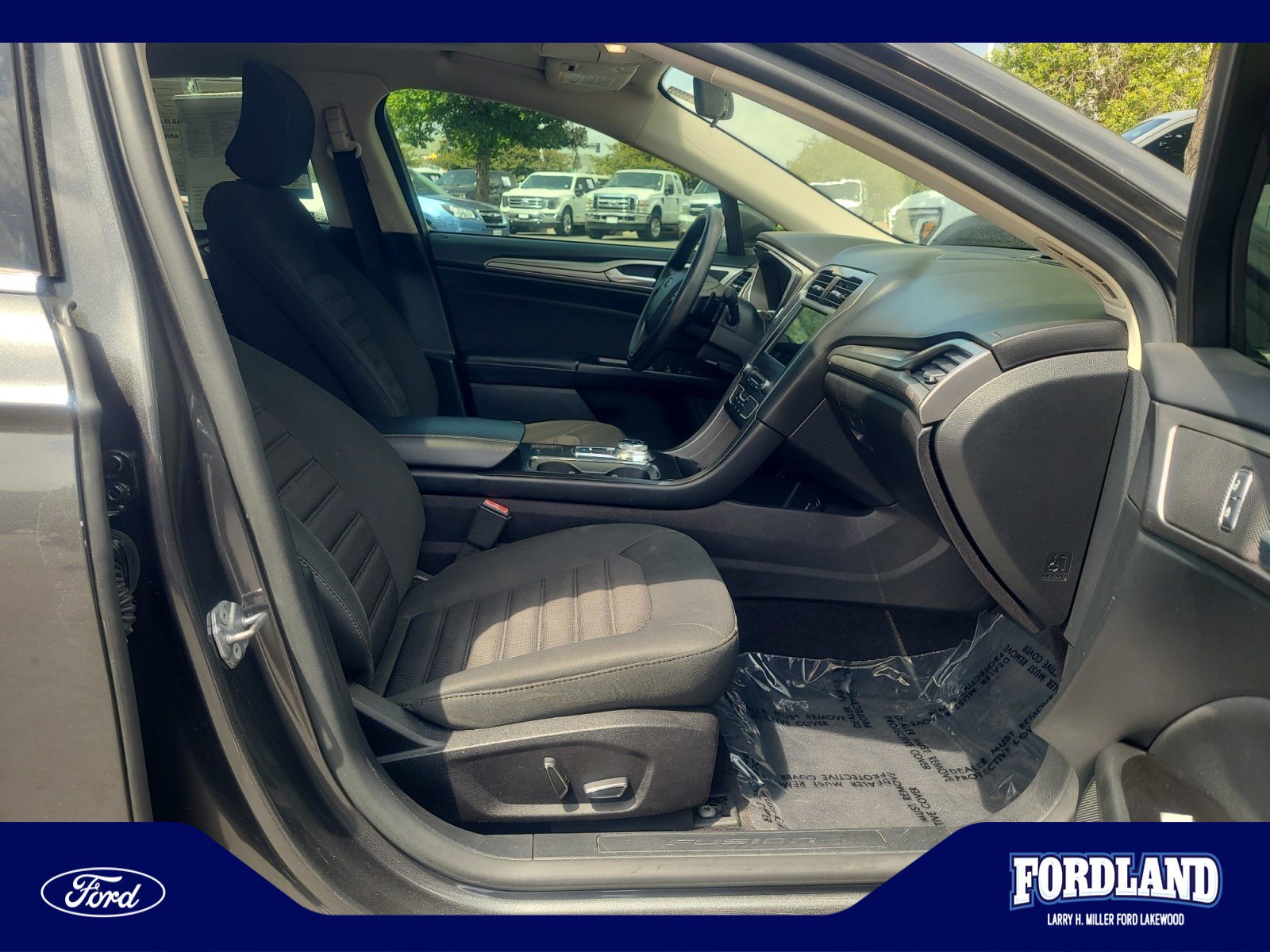 Used 2017 Ford Fusion SE w/ Fusion SE Technology Package FWD image 19
