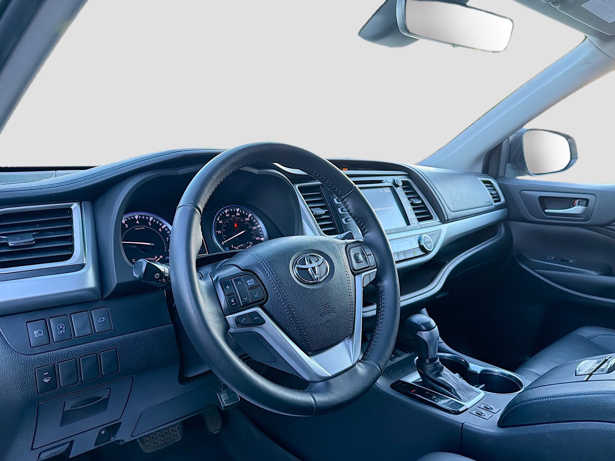 Used 2019 Toyota Highlander XLE image 3